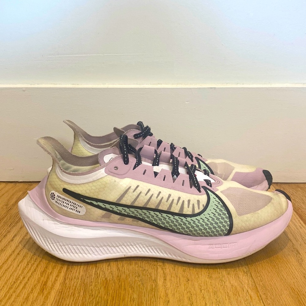 Nike Zoom Gravity Sneakers